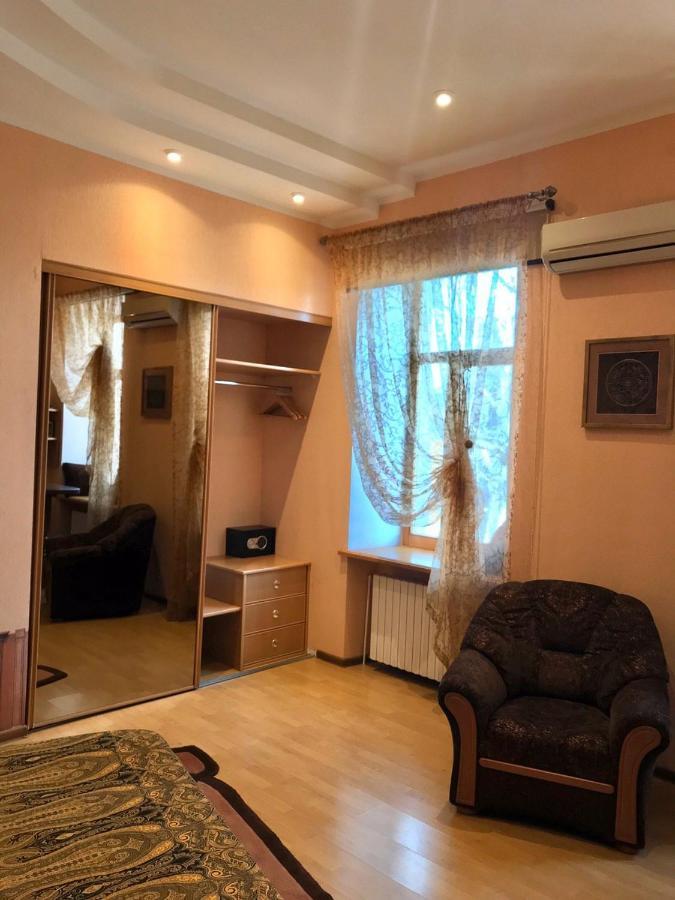 Mini-Hotel In The Very Heart Of Odessa Ngoại thất bức ảnh